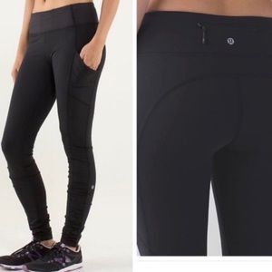 NEW Lululemon Black Wunder Under leggings - Size 6
